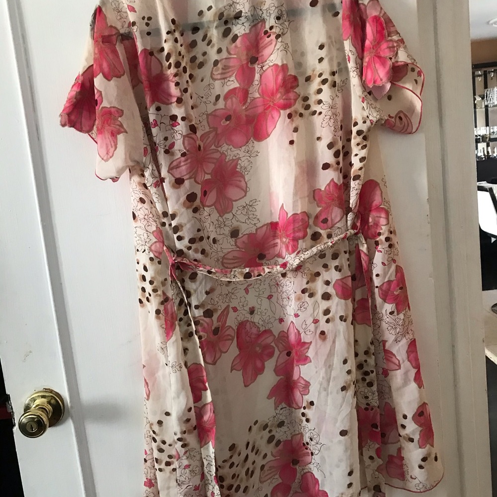 Beautiful robe - Picture 7 of 10